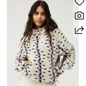 Urban outfitters outdoor  voices size medium primofleece 1/4 zip hoodie